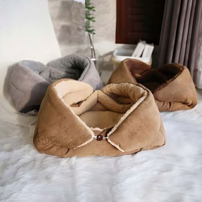 Cocon pour chat pliable présenté en beige, marron et gris.