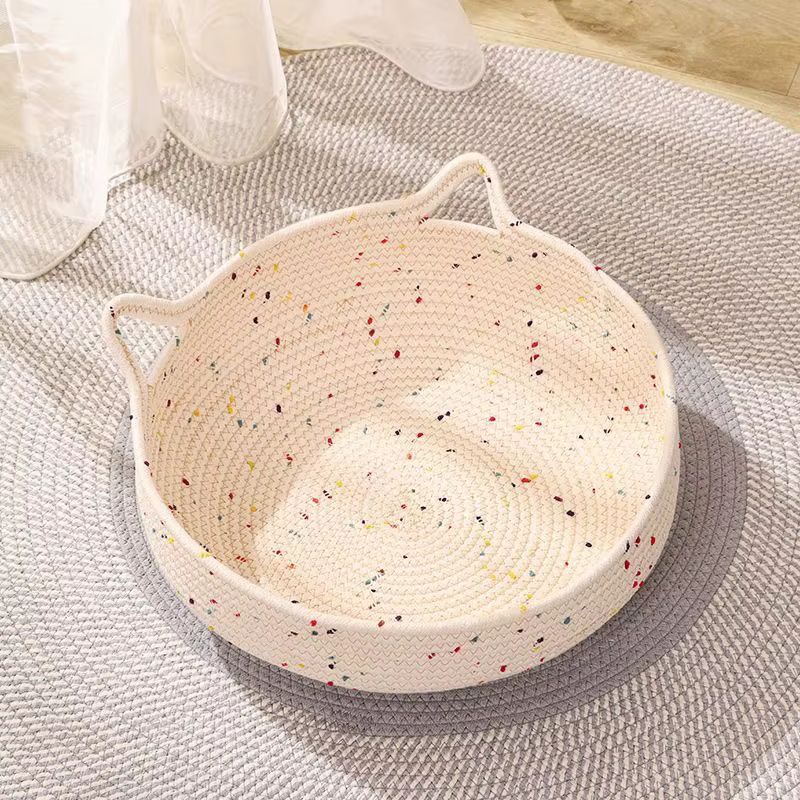 Panier pour chat en rotin sans coussin, avec tressage clair à touches colorées et deux poignées